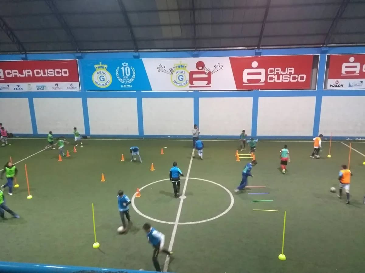 Cancha Sintética Real Garcilaso - Foto 2